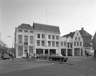 60646 Gezicht op de brandweerpost aan de Korte Minrebroederstraat te Utrecht, uit het westen; geheel links de hoek van ...